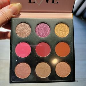 Avon Love Eyeshadow Palette — Pink, Rose, Gold & Bronze